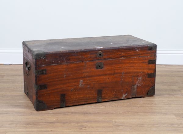 AN EARLY 20TH CENTURY BRASS BOUND CAMPHOR WOOD TRUNK