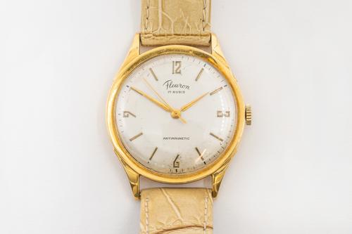A FLEURON GOLD WATCH
