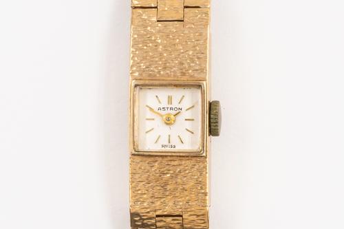 AN ASTRON 9CT GOLD WATCH