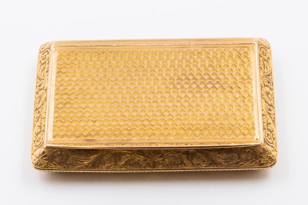 A 19TH CENTURY GOLD SNUFF BOX