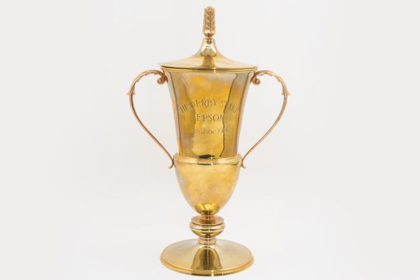 A 9CT GOLD 1980 DERBY STAKES EPSOM TWIN HANDLED TROPHY CUP AND COVER