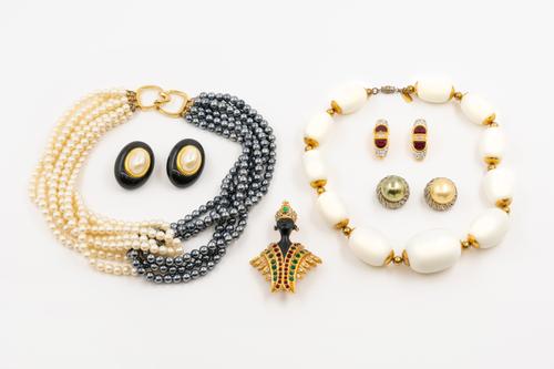 A MIXTURE OF KENNETH LANE JEWELLERY