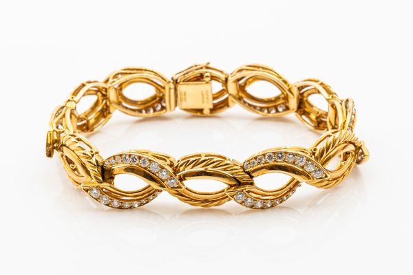 AN ASPREY GOLD AND DIAMOND BRACELET