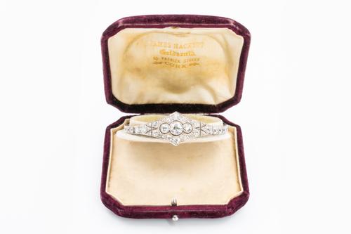 AN EARLY 20TH CENTURY DIAMOND BRACELET