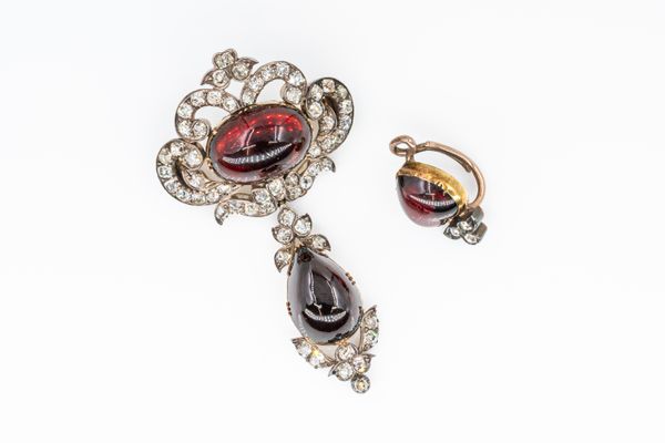 A VICTORIAN DIAMOND AND GARNET BROOCH (2)