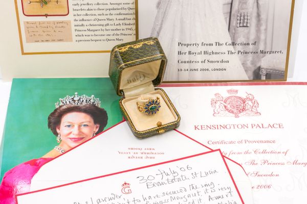 THE COLLECTION OF HRH THE PRINCESS MARGARET COUNTESS OF SNOWDON - AN EMERALD AND SAPPHIRE RING