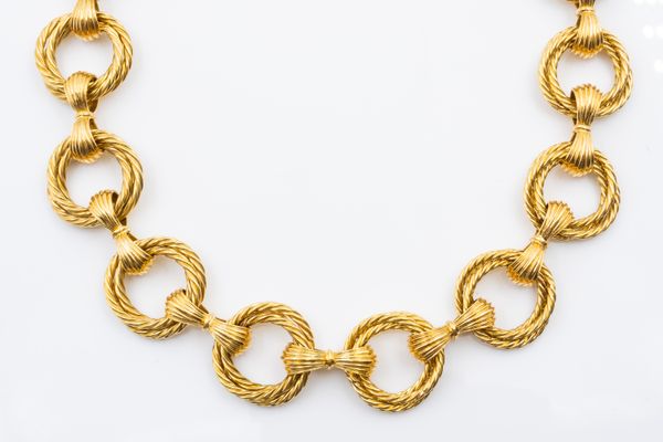 A HEAVY 18CT GOLD COLLAR NECKLACE