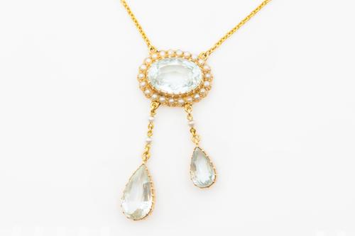 AN EDWARDIAN AQUAMARINE AND SEED PEARL PENDANT