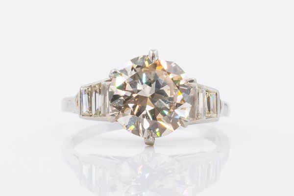 AN IMPRESSIVE 3.20 CARAT DIAMOND RING