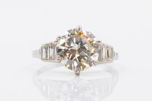 AN IMPRESSIVE 3.20 CARAT DIAMOND RING