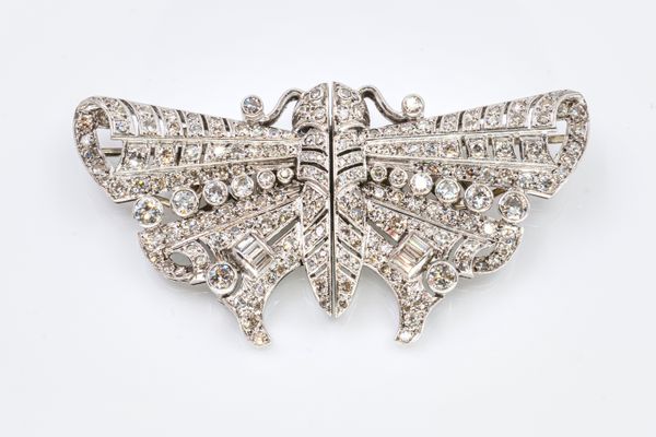 AN ART DECO DIAMOND DOUBLE CLIP BROOCH