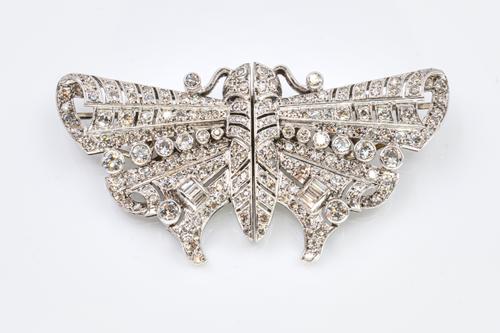 AN ART DECO DIAMOND DOUBLE CLIP BROOCH