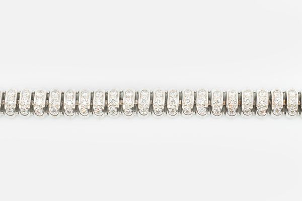 A 2.83 CARAT DIAMOND LINE BRACELET