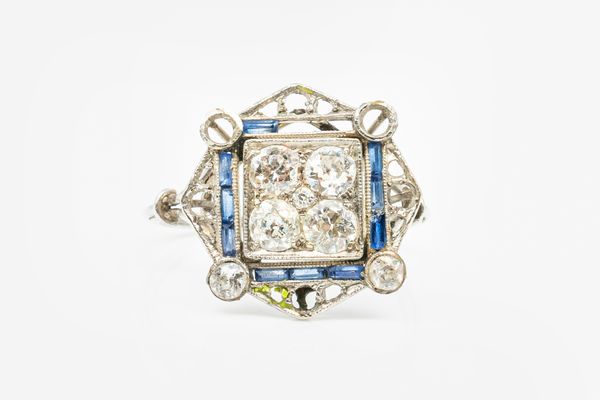 AN EARLY 20TH CENTURY SAPPHIRE AND DIAMOND RING