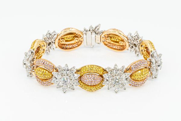 A FANCY PINK, YELLOW AND WHITE DIAMOND BRACELET