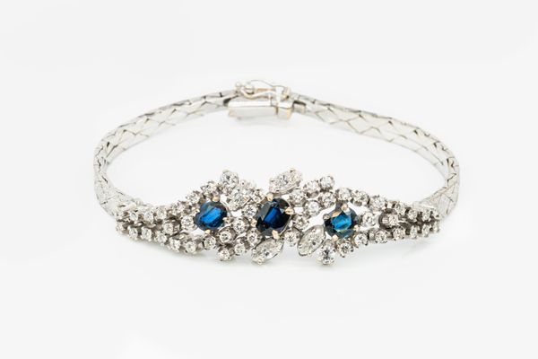 A DIAMOND AND SAPPHIRE BRACELET