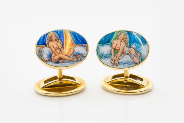 A PAIR OF EROTIC CUFFLINKS