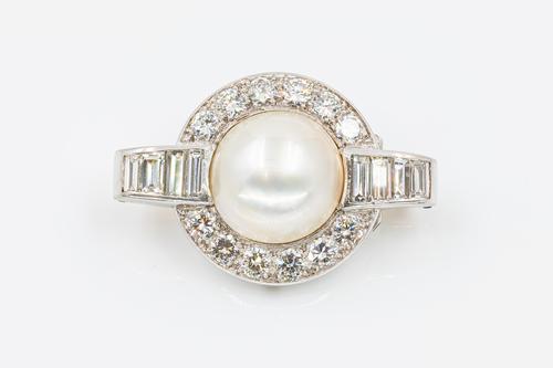AN ART DECO DIAMOND AND PEARL BROOCH