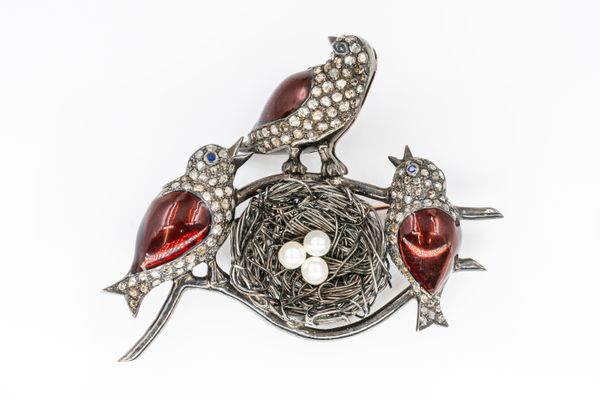 A DIAMOND AND PEARL SET BIRD BROOCH