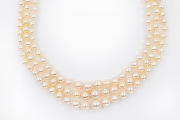 A THREE ROW PEARL NECKLACE WITH DIAMOND CLASP