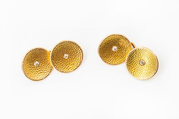 A PAIR OF GOLD AND DIAMOND SET CUFFLINKS