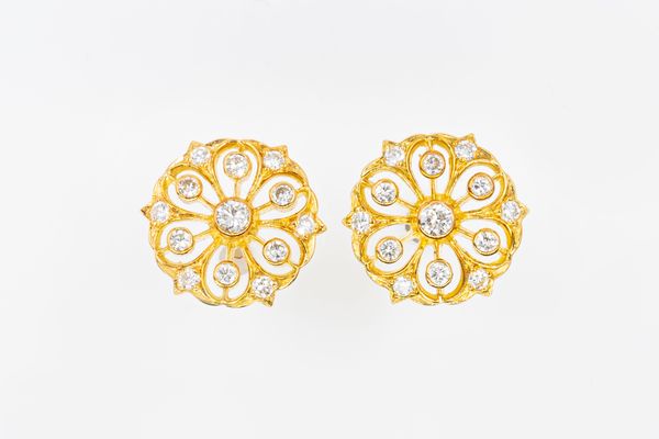 A PAIR OF DIAMOND EARRINGS