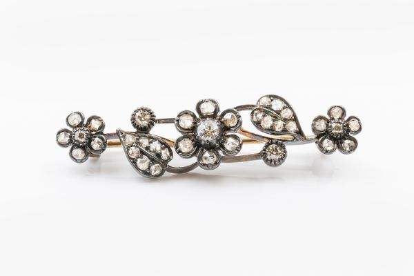 A VICTORIAN DIAMOND FLORAL BAR BROOCH