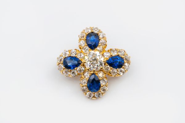 A VICTORIAN DIAMOND AND SAPPHIRE BROOCH