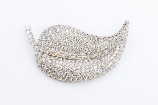 A DIAMOND LEAF BROOCH