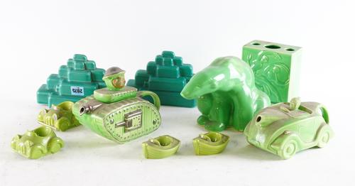 A GROUP OF GREEN GLAZE ART DECO STYLE CERAMICS