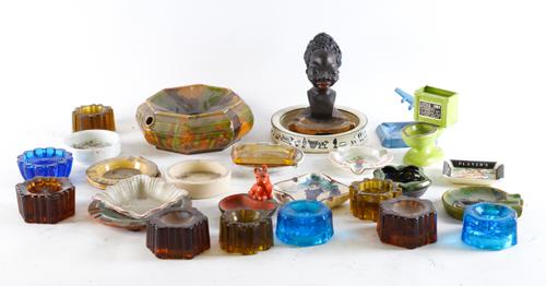 A GROUP OF MID 20TH CENTURY GLASS CERAMIC AND METAL ASHTRAYS