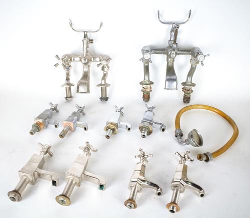 A GROUP OF MID 20TH CENTURY CHROME BATHROOM TAPS AND FITTINGS