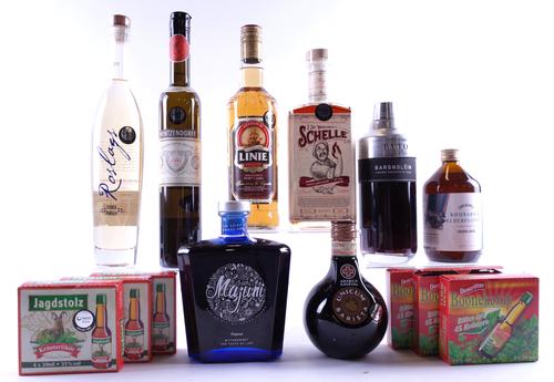 8 BOTTLES AND 24 SINGLE MEASURE LIQUEURS