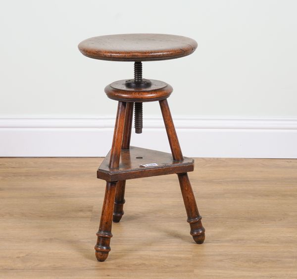 A 19TH CENTURY OAK HEIGHT ADJUSTABLE CIRCULAR STOOL