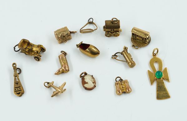 A MIXED SELECTION OF GOLD CHARMS