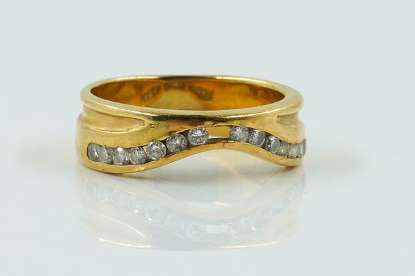 A GOLD AND DIAMOND BAND RING