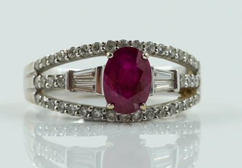 A WHITE GOLD, RUBY AND DIAMOND RING