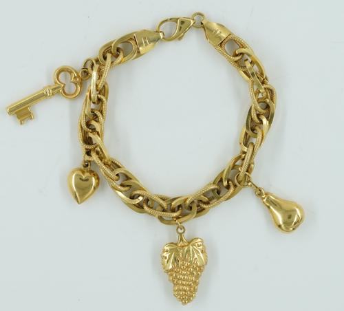 AN 18CT GOLD CHARM BRACELET