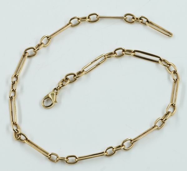 A GOLD NECKLACE CHAIN