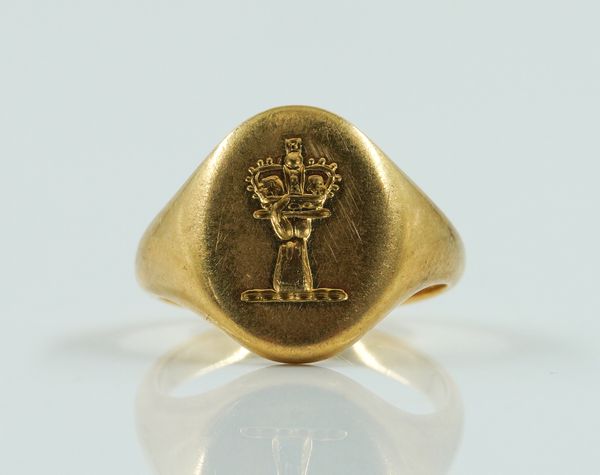 A GOLD OVAL SIGNET RING