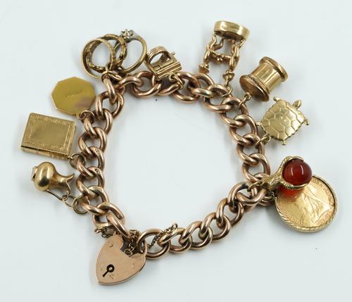 A GOLD CURB LINK CHARM BRACELET