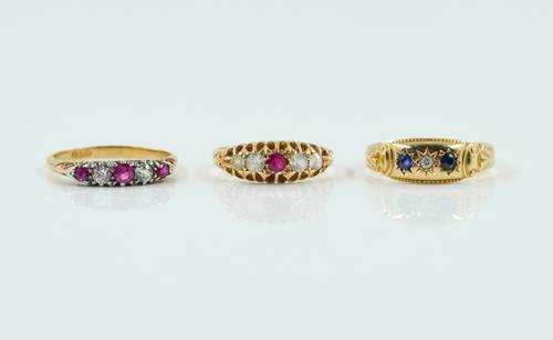 THREE GOLD AND GEM SET RINGS (3)