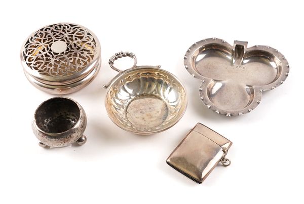 A SILVER POT POURRI BOX AND FOUR FURTHER SILVER ITEMS (5)