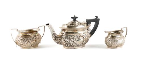 A SILVER THREE PIECE TEA SET (3)