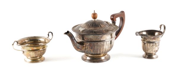 A SILVER THREE PIECE TEA SET (3)