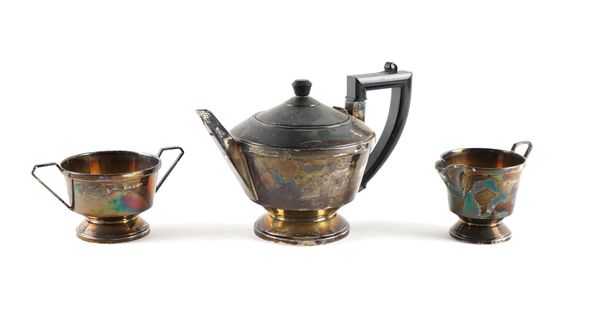 A SILVER THREE PIECE TEA SET (3)