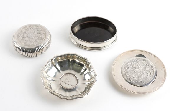 A SILVER AND TORTOISESHELL OVAL BOX AND THREE FURTHER ITEMS (4)