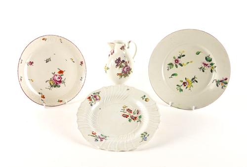 A SMALL GROUP OF CONTINENTAL PORCELAIN