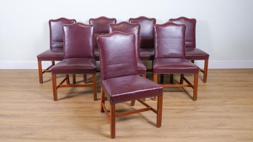 A SET OF EIGHT GEORGE III STYLE LEATHER UPHOLSTERED DINING CHAIRS (8)