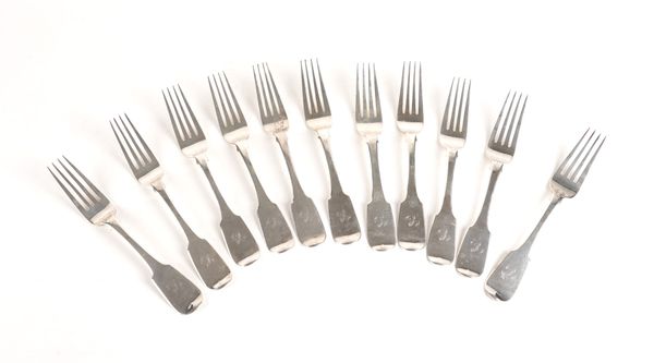 ELEVEN IRISH SILVER FIDDLE PATTERN TABLE FORKS (11)